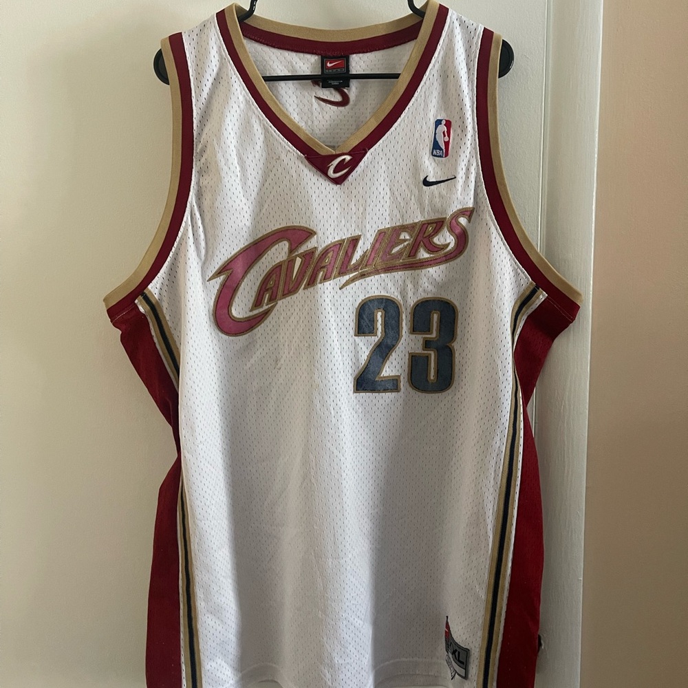 Nike Red Tag LeBron James Cleveland Cavaliers Swingman jersey